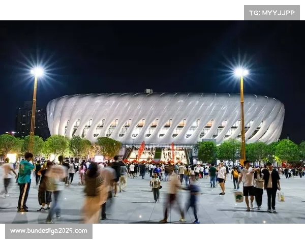 深圳体育馆座无虚席 球迷热情点燃决赛夜